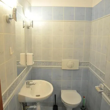 Economic Rooms- 24h Self Check-in Bed & Breakfast Poznan