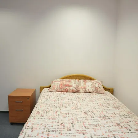 Economic Rooms- 24h Self Check-in Oda ve Kahvaltı Poznan