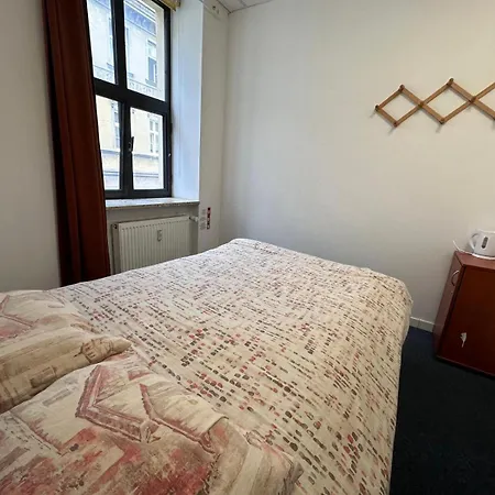 Bed & Breakfast Economic Rooms- 24h Self Check-in Poznan